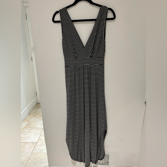 Striped v-neck summer maxi dress - Picture 1 of 2